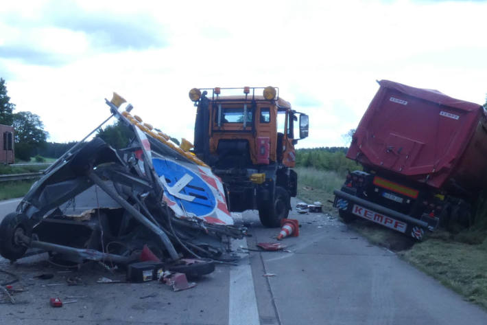 Verkehrsunfall mit vollbeladenem Sattelzug auf der A29 bei Hahn-Lehmden