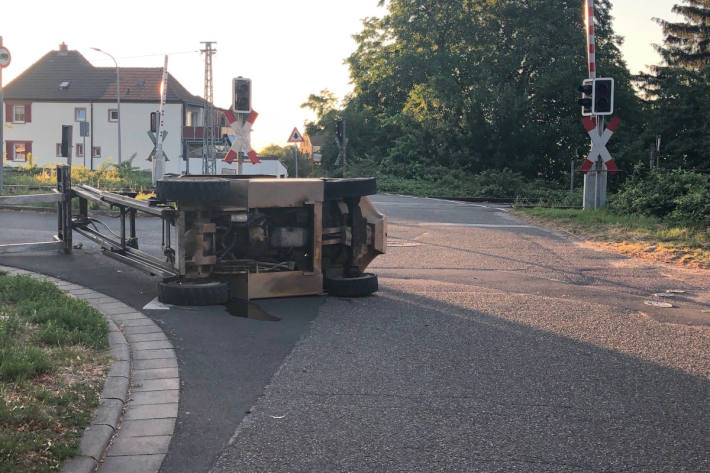 Besoffen mit dem Gabelstapler unterwegs – Keine gute Idee