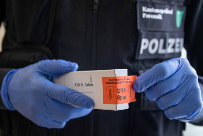 Den Tätern auf der Spur: Unbekannte stehlen Sammlerstücke. 