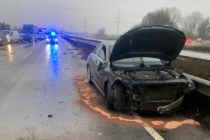  Unfall auf der A61 am Kreuz Ludwigshafen führt zur Vollsperrung 