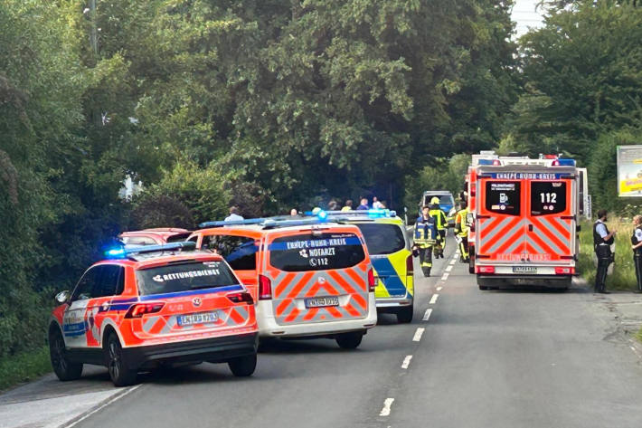 Zwei schwer verletzte Personen wurden in Krankenhäuser gebracht.