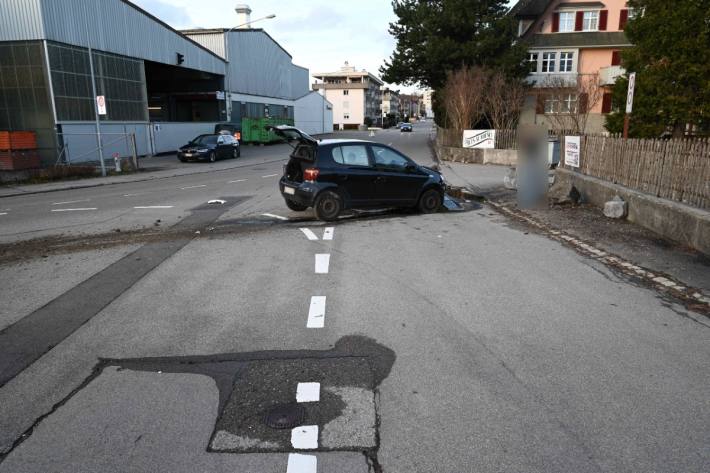 Ausweichmanöver in Gossau SG endet mit Unfall.