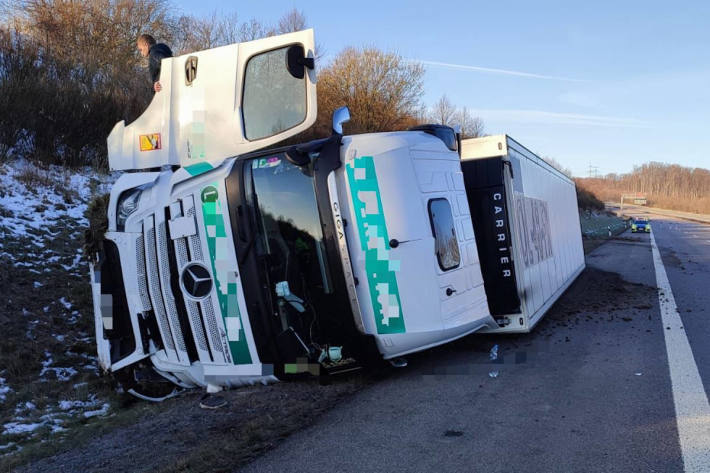 Umgekippter Sattelzug auf der A4 bei Erfurt