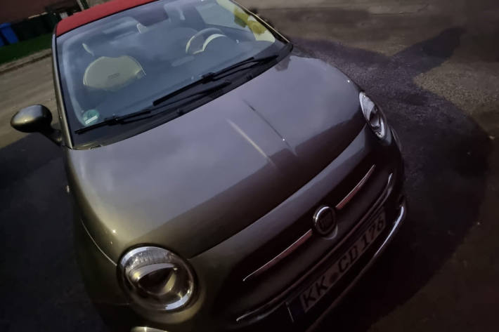 Die Polizei sucht nach dem gestohlenen Fiat 500.