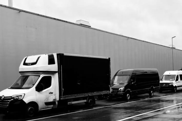 Die vier stillgelegten Fahrzeuge.