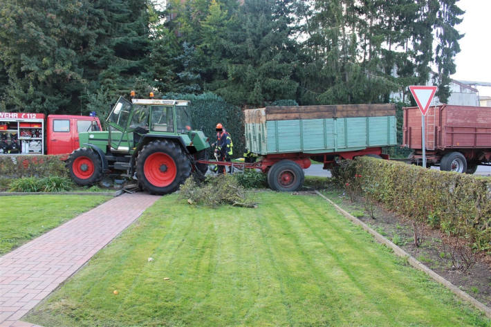 Traktor-Gespann macht sich selbstständig in Stemwede