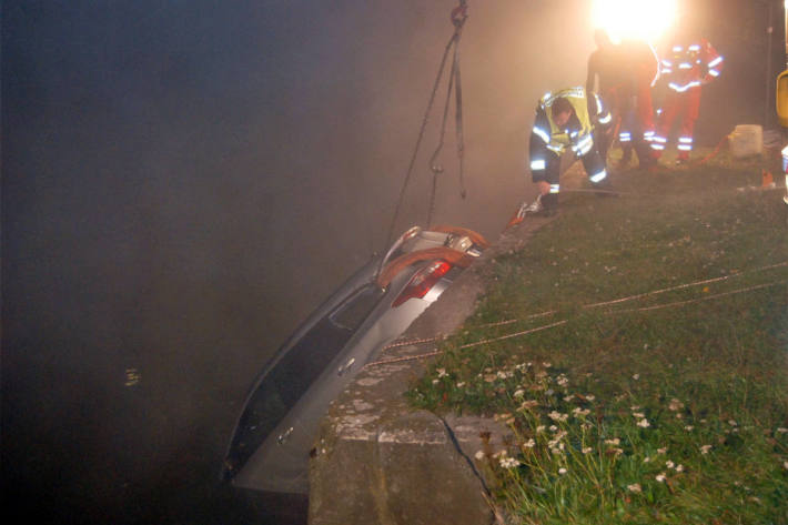 In die Aller gestürzter Pkw wird geborgen