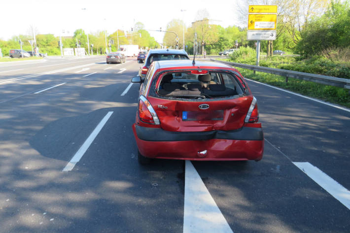 Betrunkener Autofahrer flüchtet mit Taxi vom Unfallort