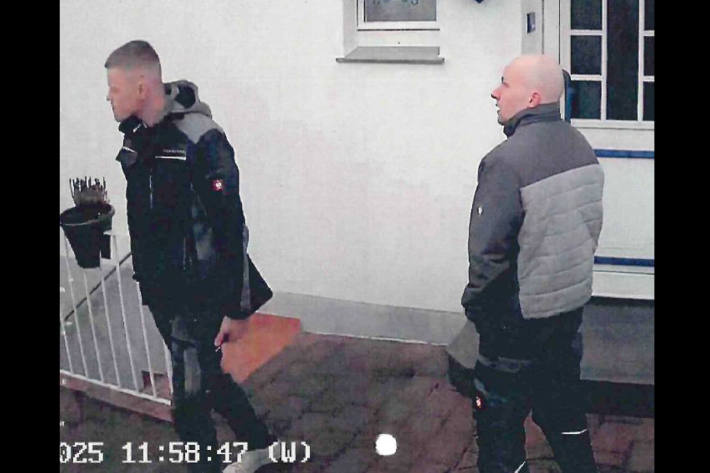 Einem Zeugen gelang es die beiden Männer zu fotografieren.