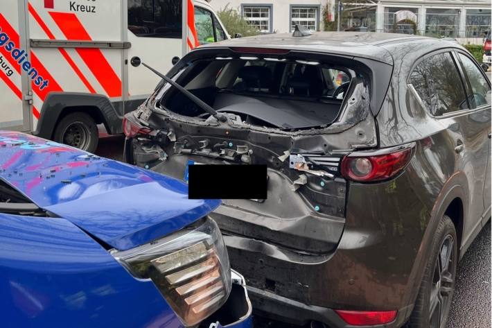 Beide Autos wurden beschädigt