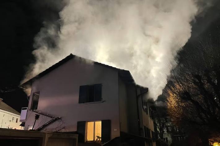 Wohnung nach Brand in Bern nicht mehr bewohnbar.