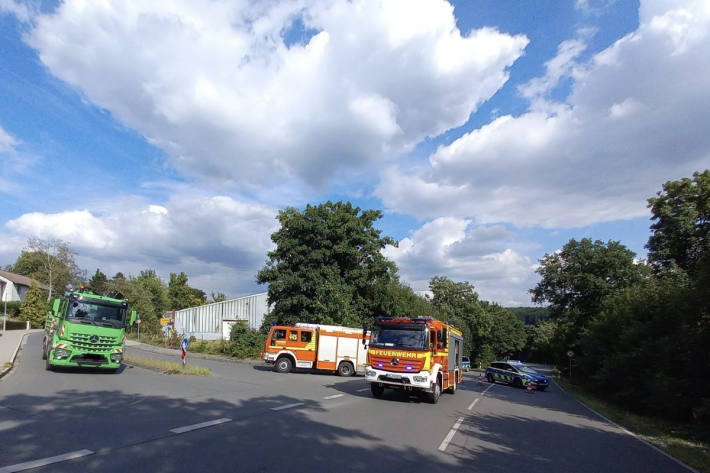 Die Kreuzung wurde für die Landung des Rettungshubschraubers gesperrt.