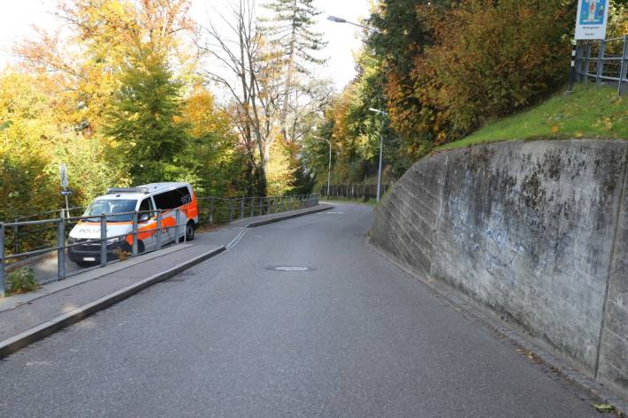 Landwirtschaftliches Fahrzeug fährt nach Streifkollision in St. Gallen einfach weiter.