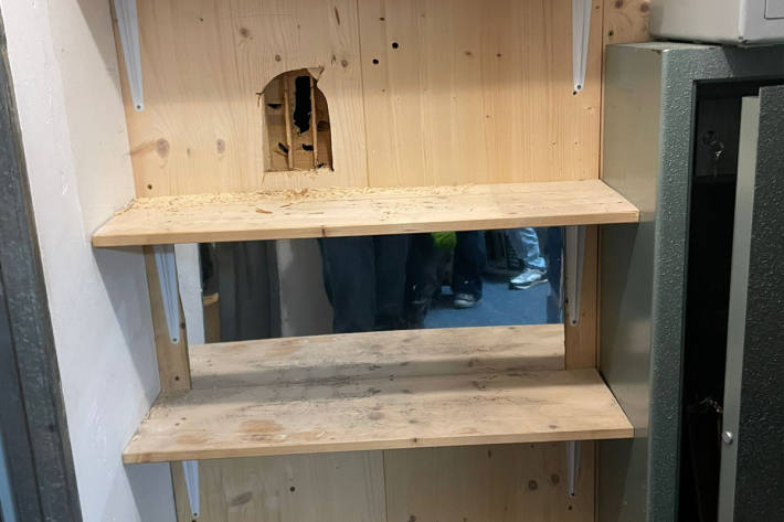 Der Raum war nur über einen Tresor zu öffnen.