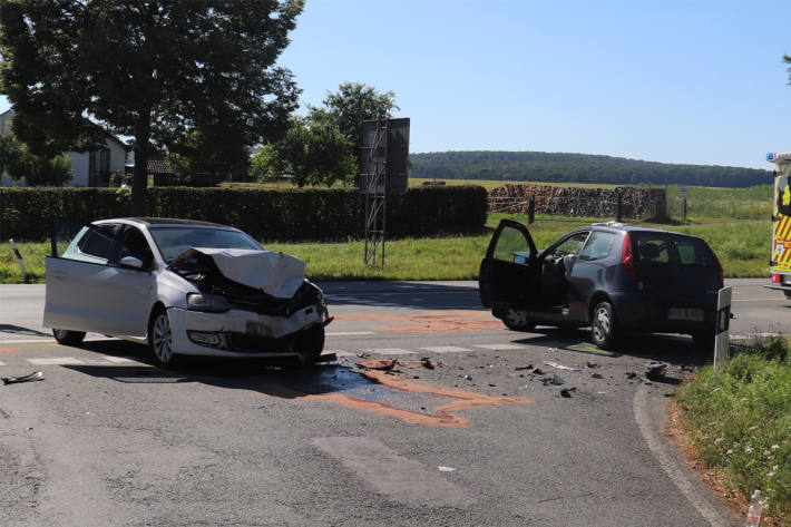 Die 21-jährige Fiat Fahrerin wurde schwer verletzt.