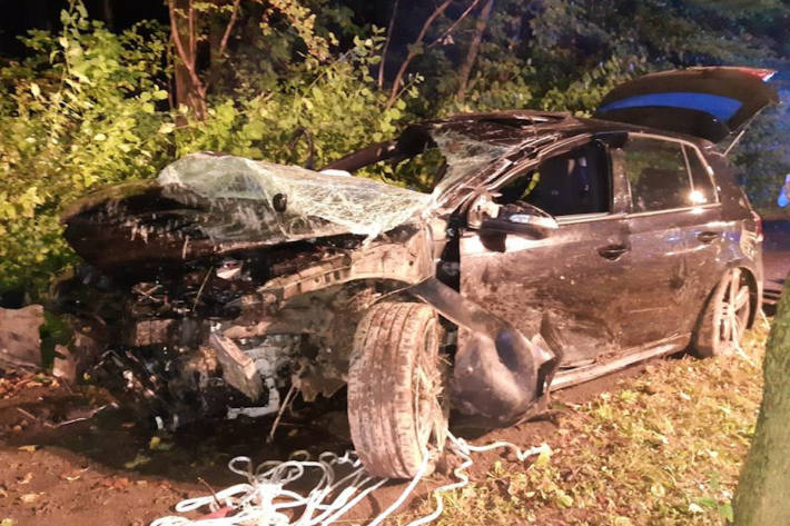 Verkehrsunfall mit eingeklemmter Person in Lügde-Elbrinxen