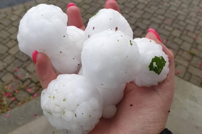 Riesige Hagelbälle gestern in Knonau und Mettmenstetten im Kanton Zürich.