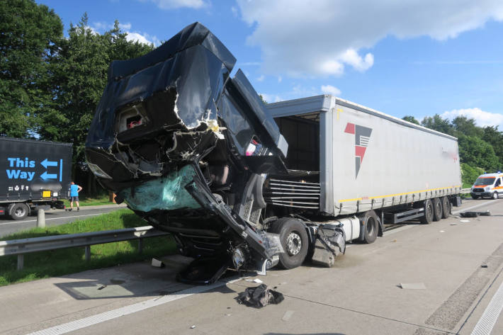 Fünf Personen verletzt bei Auffahrunfall auf der A1 bei Emstek