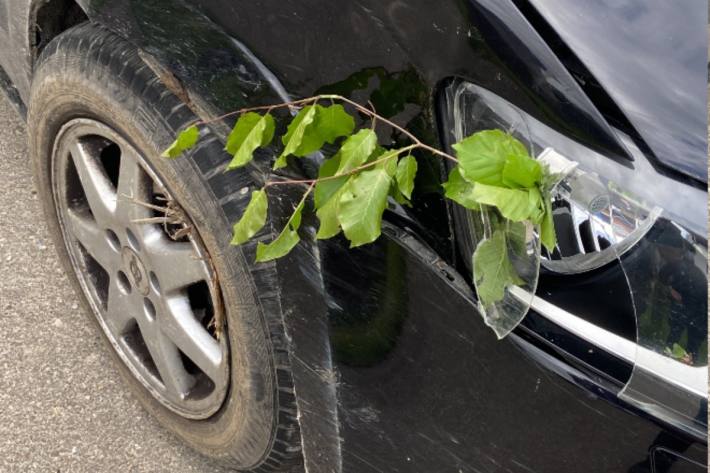 Bei einer Irrfahrt gestern in Brugg AG wurden mehrere mehrere Kollisionen verursacht.