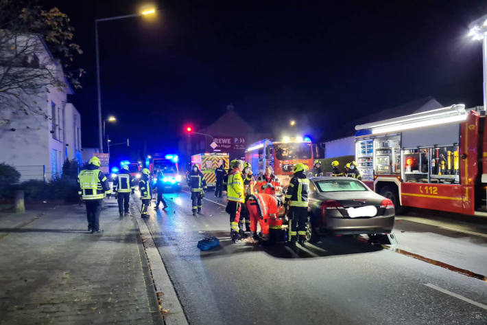 PKW fährt auf Rettungswagen auf Sankt Augustin