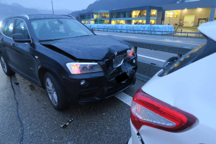 An drei Fahrzeugen entstand Sachschaden