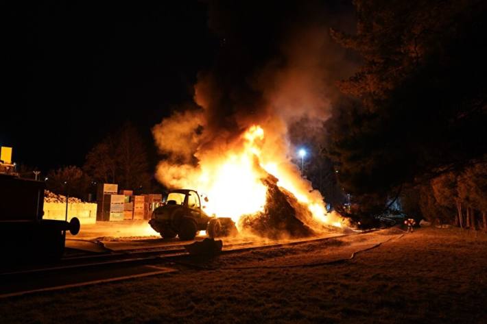 Erneut ist ein Vollbrand im Recyclingcenter Schattdorf ausgebrochen.