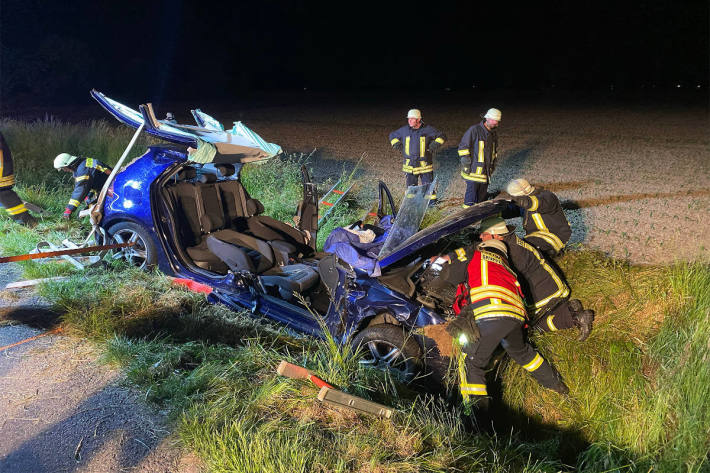 31 jähriger nach Wildunfall in Fahrzeug eingeschlossen in Goch Hülm