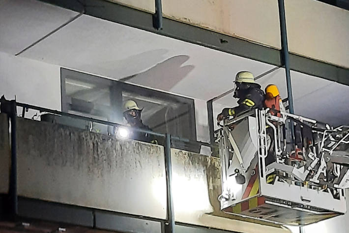 Eine Person wurde verletzt ins Krankenhaus gebracht.