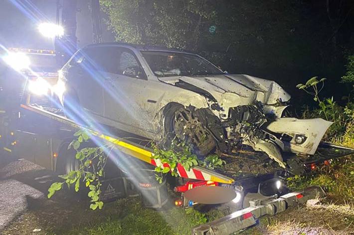 Pkw kommt von Straße in Sprockhövel ab