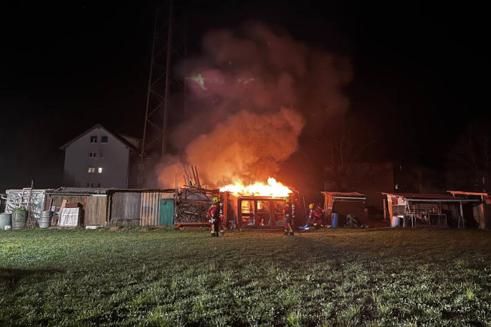 Gartenhaus in Brand geraten