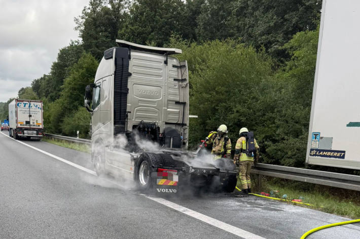 Die Polizei sicherte die Einsatzstelle für die Feuerwehr.
