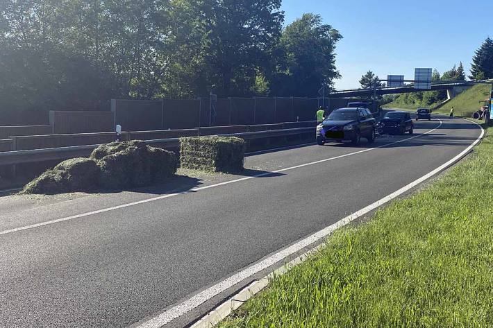 Der Fahrer des kollidierenden Autos wurde bei dieser Kollision verletzt