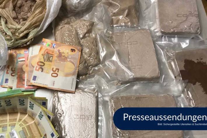 In Wien werden über 3kg Heroin, 126g Kokain, Bargeld und div. Suchtmittelutensilien sichergestellt