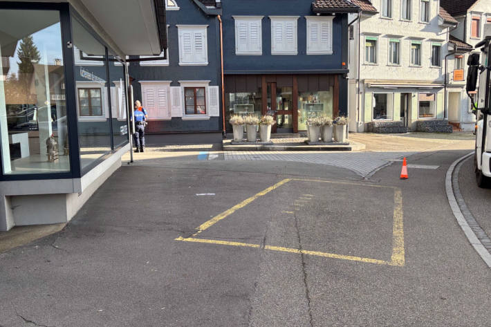 Die Fussgängerin wurde bei dem Unfall verletzt.