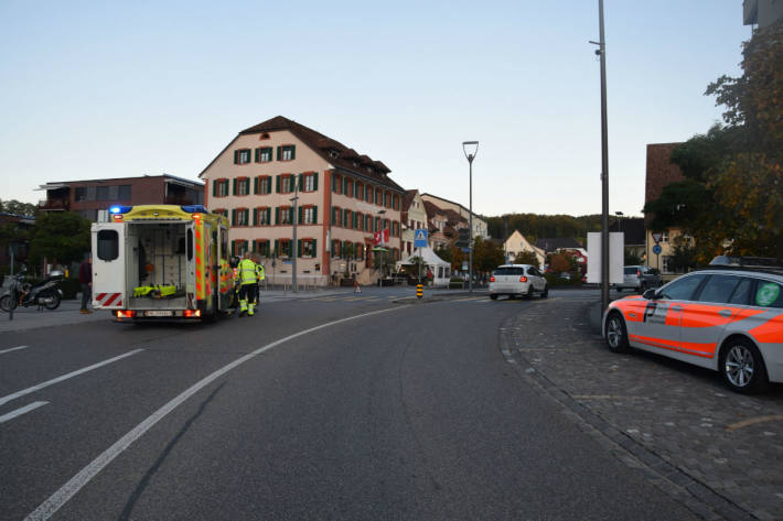 Unfall auf dem Fussgängerstreifen.