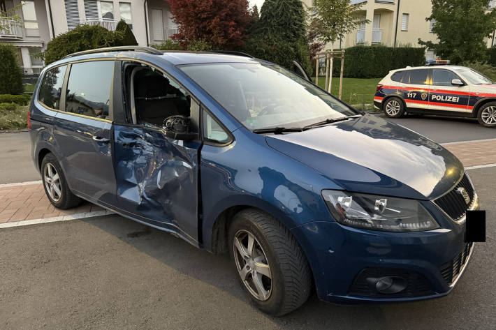Am Personenwagen entstand erheblicher Seitenschaden