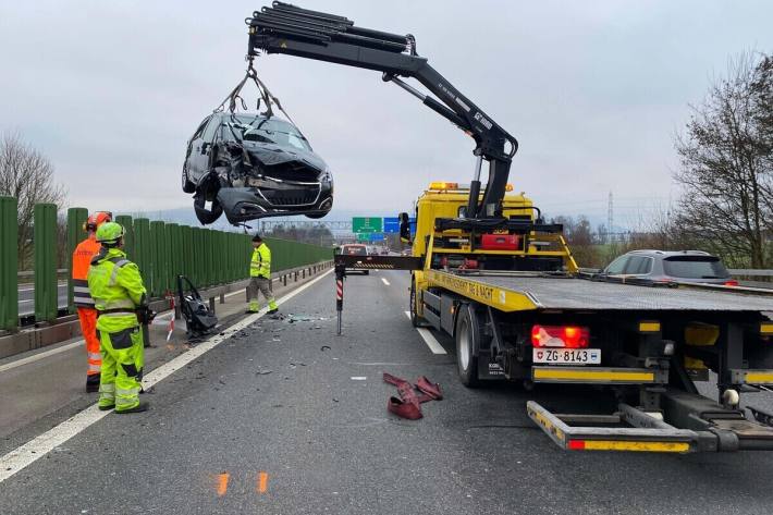 Beide Autos erlitten Totalschaden