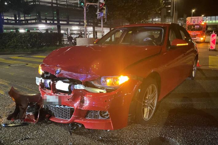 Die Neulenkerin im BMW übersah das Rotlicht.