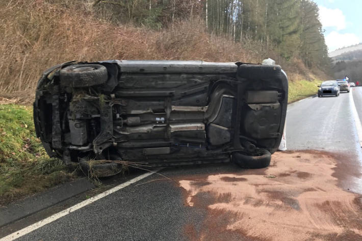 Nach missglücktem Überholmanöver schwer verletzt