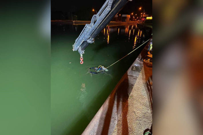 Bergung eines Pkw aus dem Rhein-Herne-Kanal in Gelsenkirchen