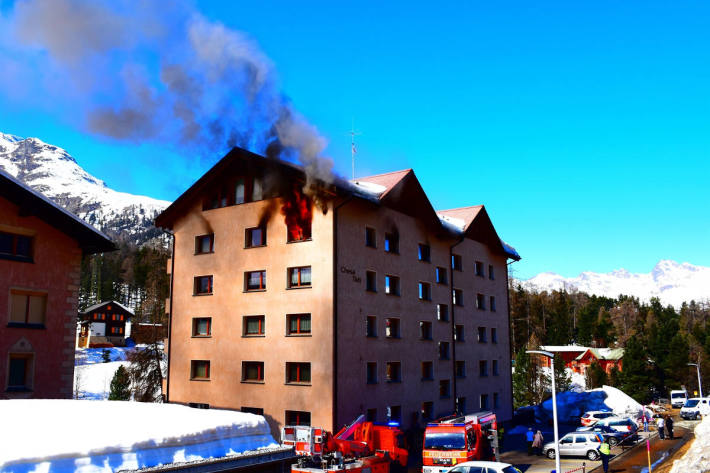 Zwei Personen nach Brand in Pontresina im Spital