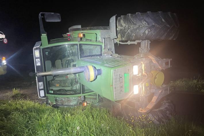 Der Traktor wurde stark beschädigt 