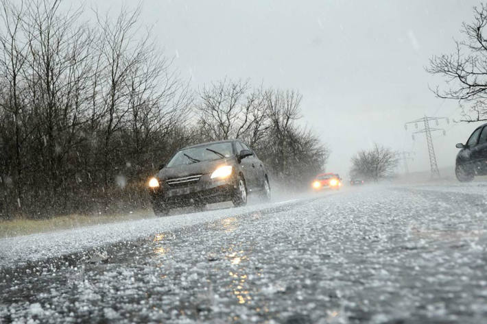 Heftige Unwetter ziehen gegen Abend über Deutschland.