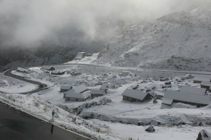 Anfangs Oktober 2018 fiel bis auf 1200 Meter Schnee, hier Klausenpass.