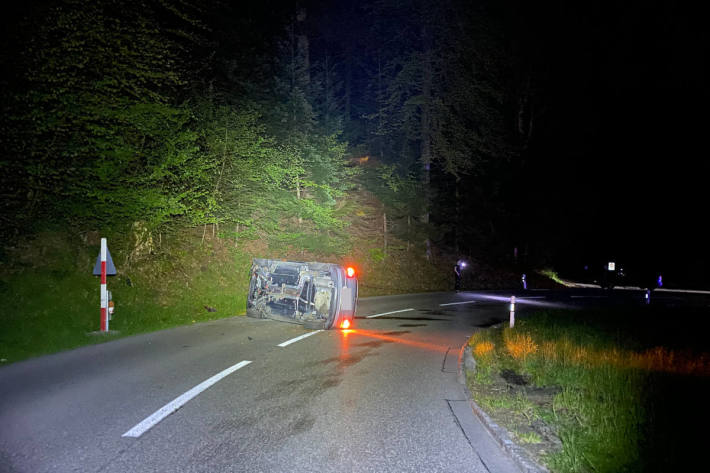 Bei Selbstunfall mit Auto überschlagen