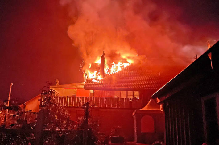 Brand in Dachstock eines Wohnhauses