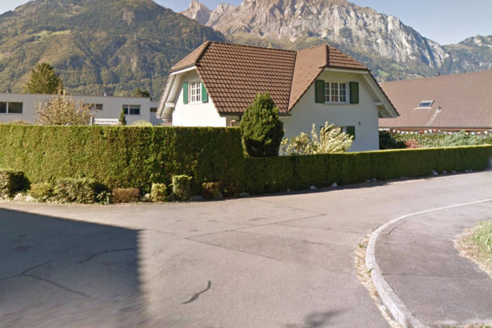 Der Rollerfahrer wurde beim Sturz erheblich verletzt.