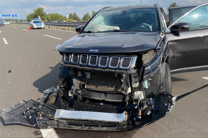 BMW verursacht schweren Verkehrsunfall auf der A6 und flüchtet