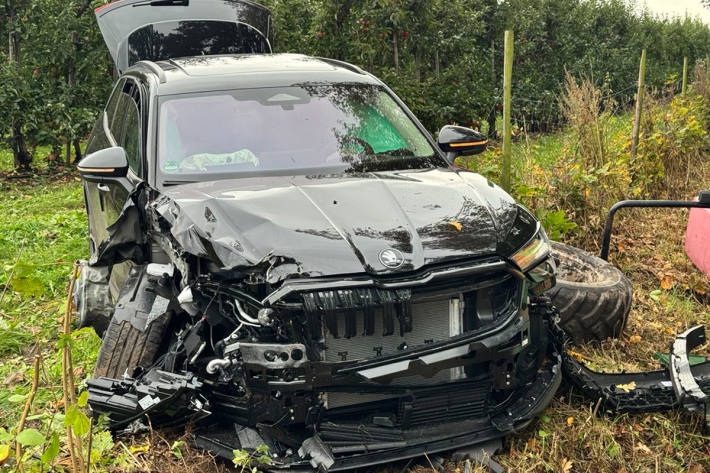Der Dacia-Fahrer überholte trotz Gegenverkehr.