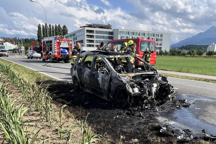 Fahrzeug in Emmen abgebrannt 